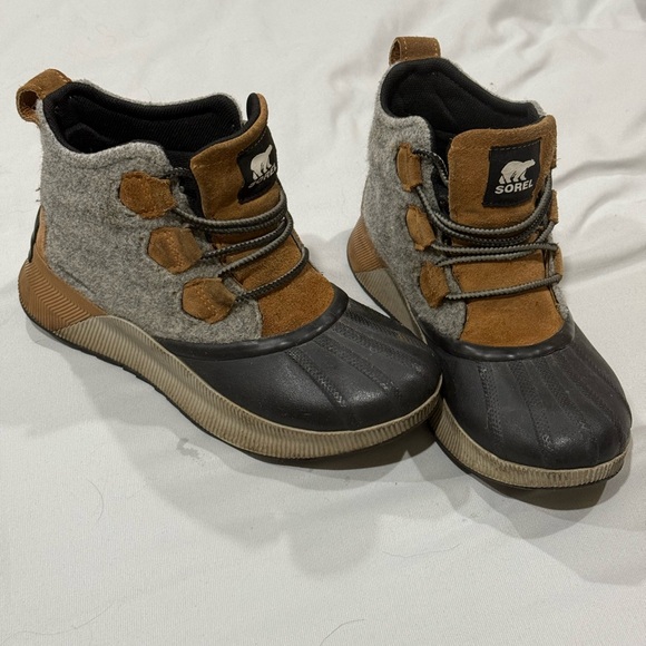 Sorel Women's Out N About III Classic WATERPROOF Boots Size 7 - Picture 1 of 5